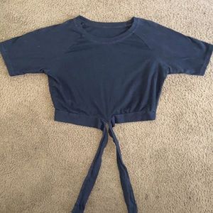 Crop top with 2 string to tie ☺️